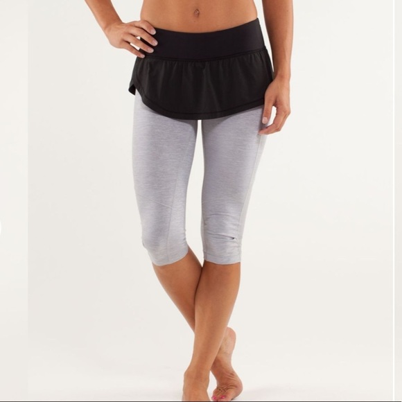 Lululemon Spin It To Win It Crop Grey/ Black - Picture 1 of 11